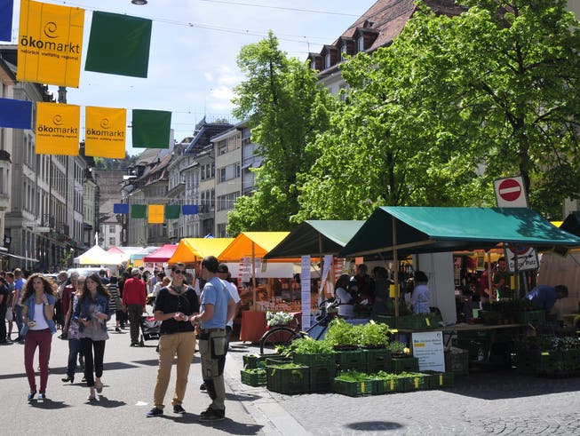 Der St.Galler Ökomarkt wird jeweils rund ums Vadian-Denkmal und in der Marktgasse durchgeführt. Das nächste Mal am Donnerstag.