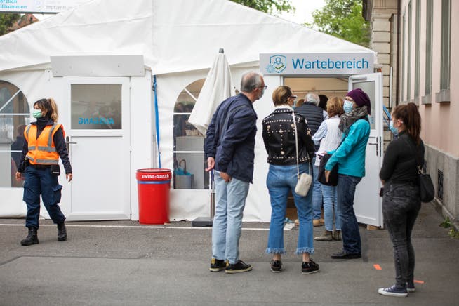 Im Aargau haben am Montag 3297 Personen die erste Impfdosis erhalten.