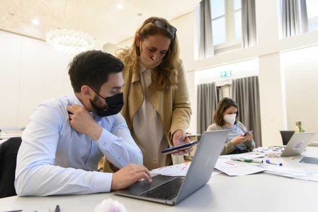 «Froh, dass Homeoffice-Pflicht fällt»: SP-Nationalrätin Jacqueline Badran (Mitte) mit den Co-Präsidenten Cédric Wermuth und Mattea Meyer.