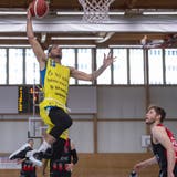 Sebastien Davet von den Starwings wirft einen Korb waehrend des Spiels der Swiss Basketball League zwischen Starwings Basket und den Lions de Geneve in der Sporthalle in Birsfelden, am Freitag, 14. Mai 2021. (KEYSTONE/Georgios Kefalas) (Georgios Kefalas / KEYSTONE)