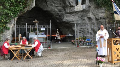 Maiandacht des Lourdespilgervereins Baden und Umgebung in der Lourdesgrotte Leuggern