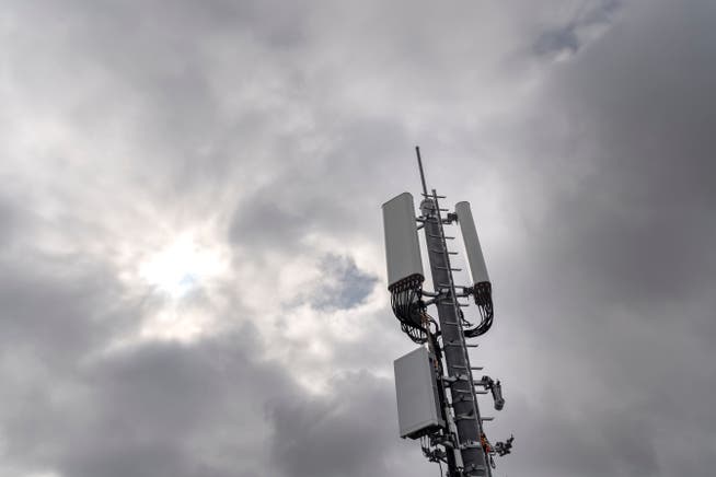Dunkle Wolken ziehen auf: Die Aufrüstung der 5G-Antenne in Basadingen-Schlattingen sorgt für Diskussionsstoff.
