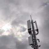 Dunkle Wolken ziehen auf: Die Aufrüstung der 5G-Antenne in Basadingen-Schlattingen sorgt für Diskussionsstoff. (Bild: Keystone/Martial Trezzini)