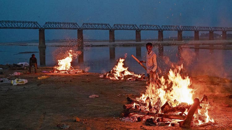 2000 Leichen schwimmen im Ganges: Indien weiss nicht mehr, wohin mit all den Toten