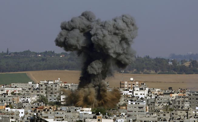 Rauch steigt über Gaza-Stadt nach einem israelischen Luftangriff.