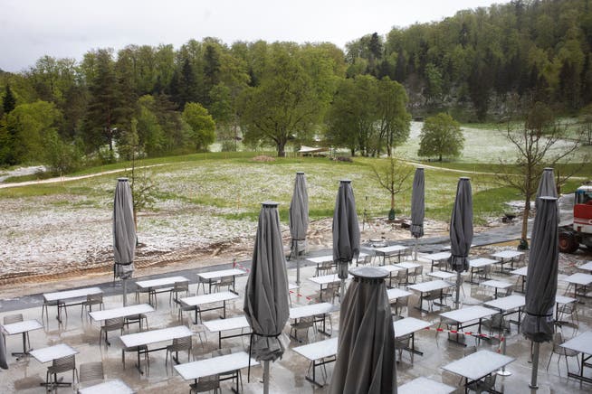 Eigentlich hat die Barmelweid eine neue Sonnenterrasse. Bei Hagel ist sie allerdings nicht besonders gemütlich.