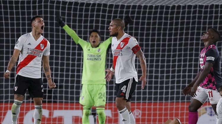 Der Jubel bei River Plate kannte keine Grenzen: Mit elf Spielern und ohne nominellen Torhüter setzten sich die Argentinier in der Copa Libertadores durch. (Keystone)