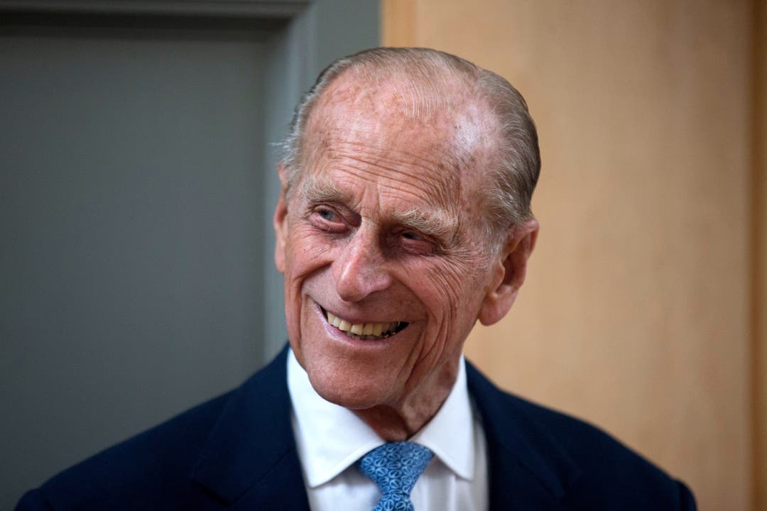 Prince Philip, Gatte von Queen Elizabeth II, stirbt am 9. April 99-jährig und nur zwei Monate vor seinem 100. Geburtstag.