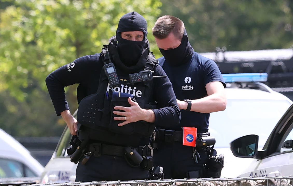 Die belgischen Polizisten werden auch von Spezialisten aus Deutschland und den Niederlanden unterstützt. 