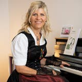 Anita Schaller ist professionelle Jodlerin, fotografiert in ihrem Übungsraum in Menziken. (Alex Spichale / WYS WYS)