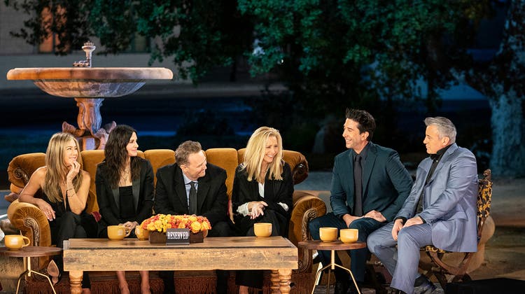 Die «Friends» sind zurück (l.n. r.): Rachel (Jennifer Aniston), Monica (Courteney Cox), Chandler (Matthew Perry), Phoebe (Lisa Kudrow), Ross (David Schwimmer) und Joey (Matt LeBlanc). (HO)