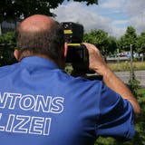 Die Aargauer Kantonspolizei hat am Pfingstwochenende mehrere Verkehrsteilnehmer erwischt, die ausserorts zu schnell unterwegs gewesen sind. (Symbolbild: Alois Felber)