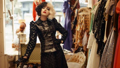 Sehr viel Punk und tut dem Film gut: Emma Stone als Cruella de Vil. (Bild: Disney/AP)
