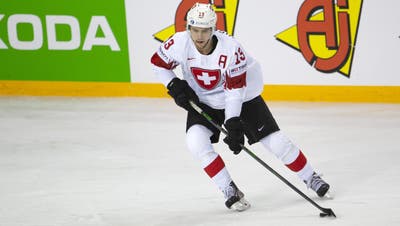 Switzerland's forward Nico Hischier controls the puck, during the IIHF 2021 World Championship preliminary round game between Denmark and Switzerland, at the Olympic Sports Center, in Riga, Latvia, Sunday, May 23, 2021. The game is played behind closed doors due to the coronavirus COVID-19 pandemic. (KEYSTONE/Salvatore Di Nolfi) (Salvatore Di Nolfi / KEYSTONE)