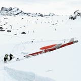 «Der Pilot konnte gerade noch rechtzeitig abspringen»: Kampfjet stürzt im Skigebiet ab – Aviatikexperte schliesst auf unkontrollierten Absturz