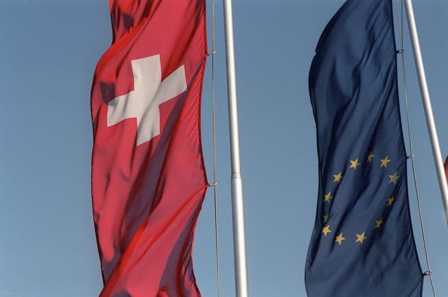 Mit wehenden Fahnen ging das Rahmenabkommen unter. Nun steht das Verhältnis zwischen der Schweiz und der EU auf dem Prüfstand. (Symbolbild)
