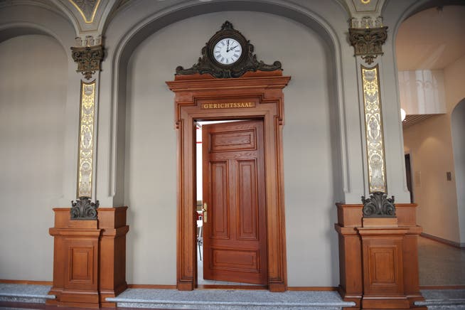 Eingang zum Gerichtssaal in Sarnen.