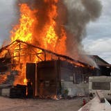 Grossbrand in Autowerkstatt: Feuer zerstört Halle samt Fahrzeugen