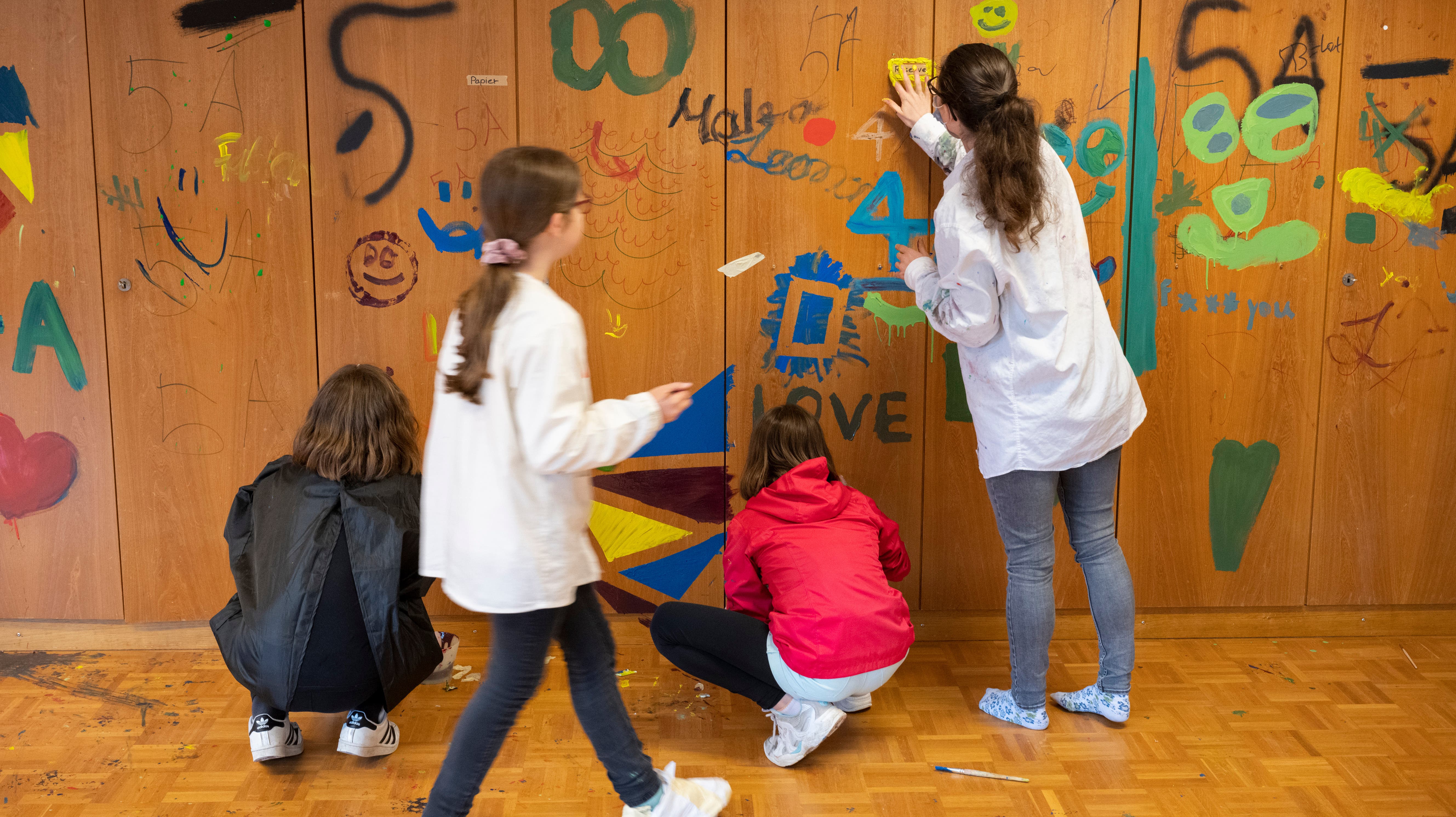 Die Lehrpersonen unterstützen ihre Schüler, aber in der Umsetzung sind die Kinder völlig frei.