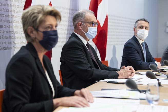 Magistrale Ratlosigkeit: Die Bundesräte Karin Keller-Sutter, Guy Parmelin und Ignazio Cassis am Mittwoch in Bern.