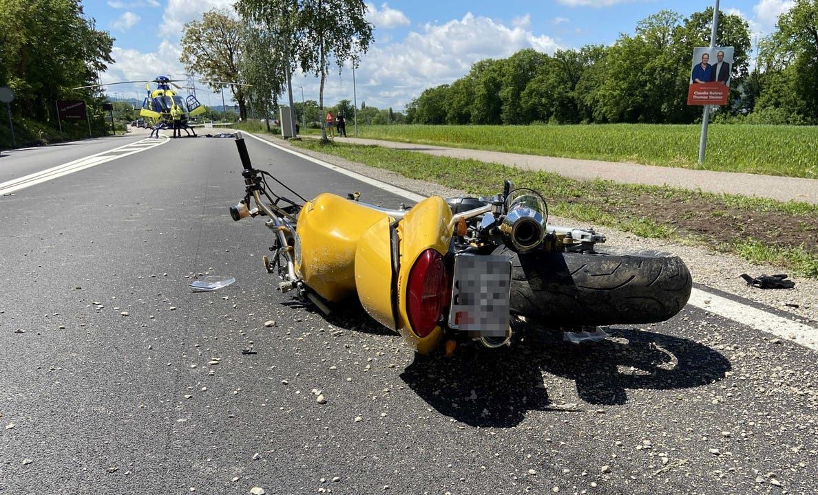 Rheinfelden AG, 27. Mai: Bei einem Überholmanöver kommt ein Töfffahrer zu Fall und wird schwer verletzt.