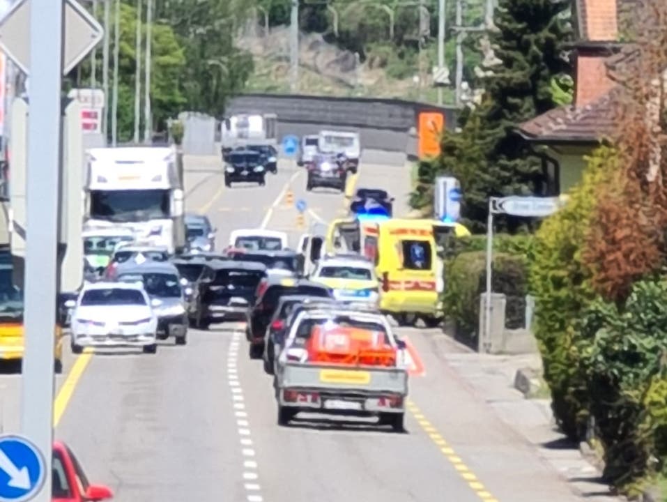 Aarburg AG, 3. Mai: In Aarburg in Fahrtrichtung Olten kommt es zu einem Unfall mit drei Personenwagen.