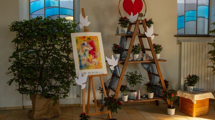 Blumenkreationen in der reformierten Kirche Egerkingen