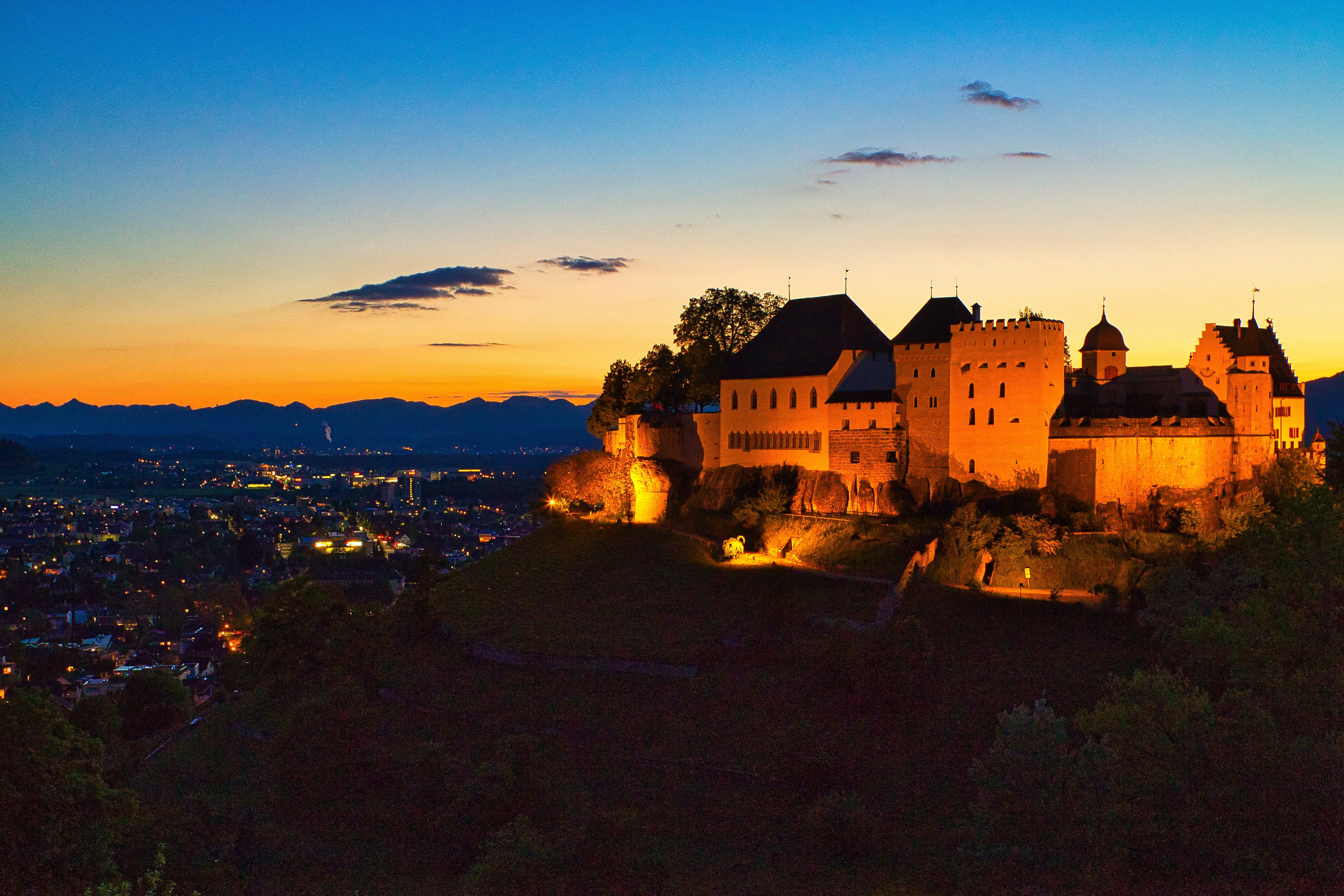 Schloss Lenzburg zur blauen Stunde