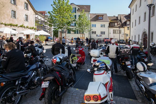 An der Töffsegnung in der Bremgarter Unterstadt nahmen knapp 50 Motorradfahrerinnen und -fahrer teil.
