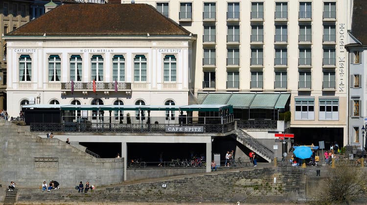 An prominenter Lage: Die Brasserie Café Spitz und das Sorell Hotel Merian gehören zu den ZFV-Unternehmungen. (Kenneth Nars)