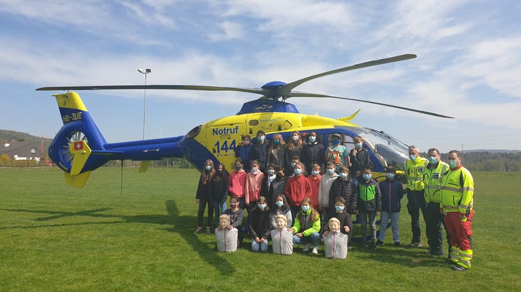 Helikoptergeräusche und Reanimationspuppen auf dem Schulgelände der Primarschule Villigen
