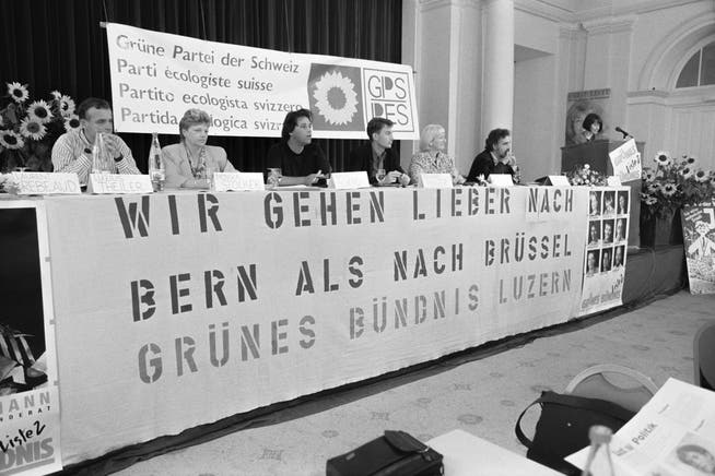 «Wir gehen lieber nach Bern als nach Brüssel»: Die Grüne Partei ergreift 1991 das Referendum gegen die Neat - und fordert vom Bundesrat den Abbruch der Verhandlungen zum EWR.