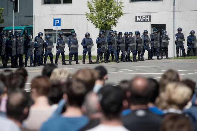 Bild von einem «Tag der offenen Tür» an der interkantonalen Polizeischule in Hitzkirch.