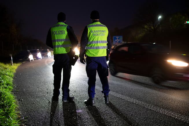 Für die Polizei - hier bei der Anti-Einbruch-Aktion am 22. November 2019 bei der Autobahnauffahrt Rothrist - gibt es neue Vorgaben zum Umgang mit Kriminaltouristen und zum Vorgehen bei Verhaftungen.