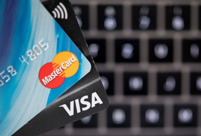 Ist dank dem Online-Boom neu das umsatzstärkste Zahlungsmittel: die Kreditkarte. (Symbolbild)