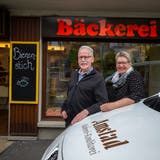 Peter und Margrith Amstad stehen kurz vor der Pensionierung. Sie haben ihre Bäckerei-Konditorei in Cham während 40 Jahren geführt. (Bild: Stefan Kaiser (Cham, 6. Mai 2021))
