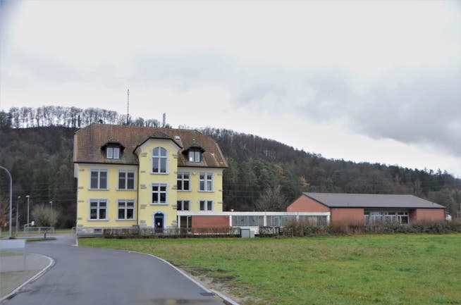 Das Schulhaus in Full (Gemeinde Full-Reuenthal), das einst auch das Gemeindehaus war. (13.12.2020)