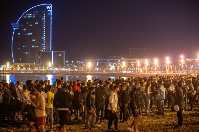 Euphorie angesichts der Lockerungen: Grosser Andrang am Strand von Barcelona.