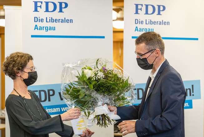 Die neue FDP-Präsidentin Sabina Freiermuth erhält 10'000 Franken pro Jahr, ihr Vorgänger Lukas Pfisterer hatte noch 12'500 Franken bezogen.