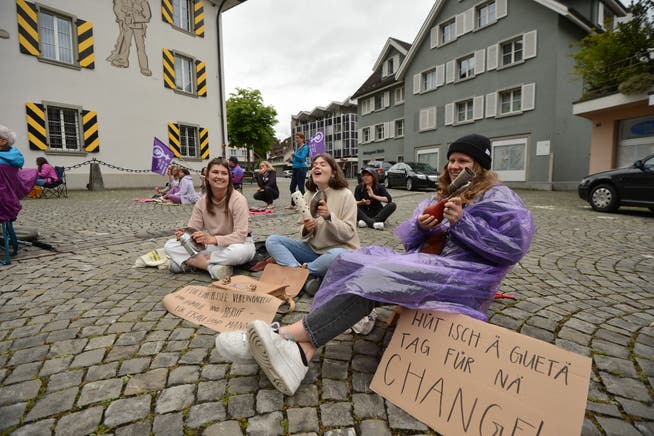 Frauenstreik in Altdorf. Die Frauen machten im vergangenen Jahr lautstark auf ihre Forderungen aufmerksam.