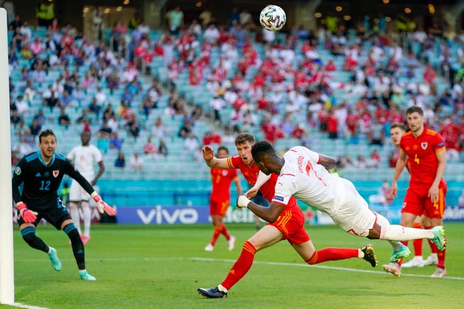 Breel Embolo erzielt in der 49. Minute das 1:0 für die Schweiz. 