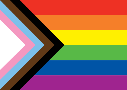 Die relativ neue, sogenannte «Progress Flag» beinhaltet auf der linken Seite mehr als nur die Regenbogenfarben. Sie sollen ein besonderes Augenmerk auf trans Menschen und Schwarze und andere «Persons of Color» legen. Zudem soll der schwarze Streifen auch für Aids stehen.