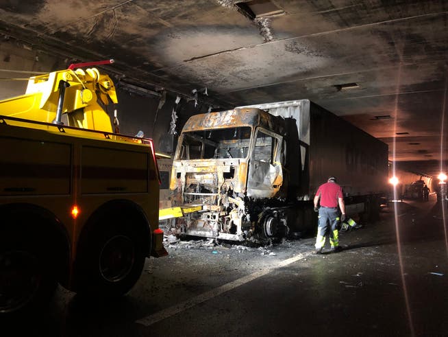 Durch den Brand des Lastwagens kam es zu Schäden an der Tunnel-Röhre.