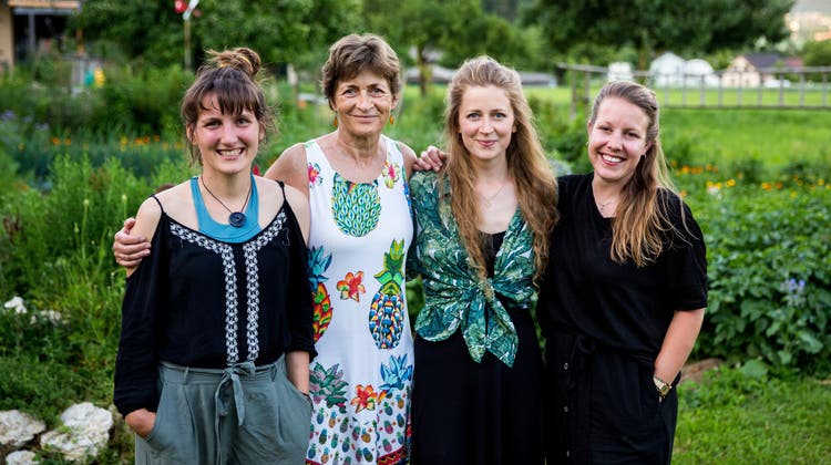 Von links das Team von «Kraut und Wiese»: Celina Schärli, Patricia Holm, Anna-Lena Holm und Laila Eleganti. (zvg)