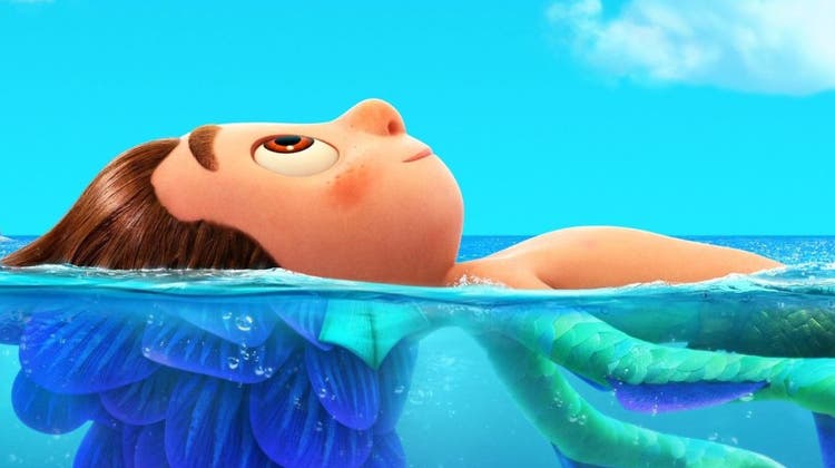 Im Wasser ein Seemonster, an der Luft ein Menschenjunge: Luca ist im gleichnamigen Film auf der Suche nach Abenteuern und Freunden und verlässt seine Familie. (Bild: Disney)