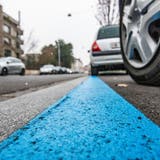 Basel-Stadt baut weitere 214 Parkplätze ab und will so die Sicherheit für Velofahrende erhöhen. (Nicole Nars-Zimmer)