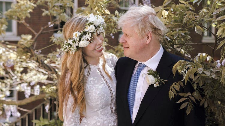 Haben am Samstag geheiratet: Carrie und Boris Johnson. (AP)