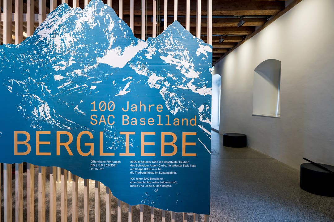 Eingang der Sonderausstellung «Bergliebe. 100 Jahre SAC Baselland» im Museum.BL.