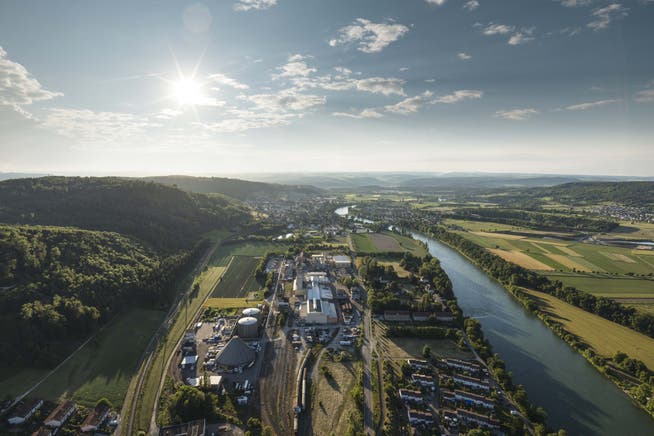 Die frühere Eishockey-Halle wird im hinteren Teil des Sodi Industrieparks in Bad Zurzach wieder aufgestellt.