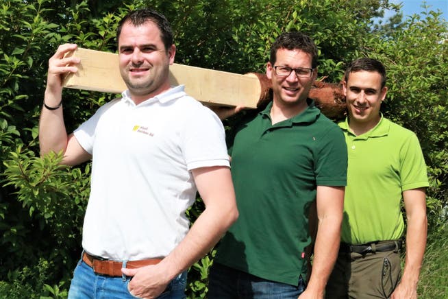 Markus Schurtenberger (Projektleiter Wiesli Holzbau AG), Franz Eugster (Vorstandsmitglied Wald Thurgau) und Urs Fuchs (Geschäftsführer Wald Thurgau) wünschen sich mehr Schweizer Holz und fairere Preise.